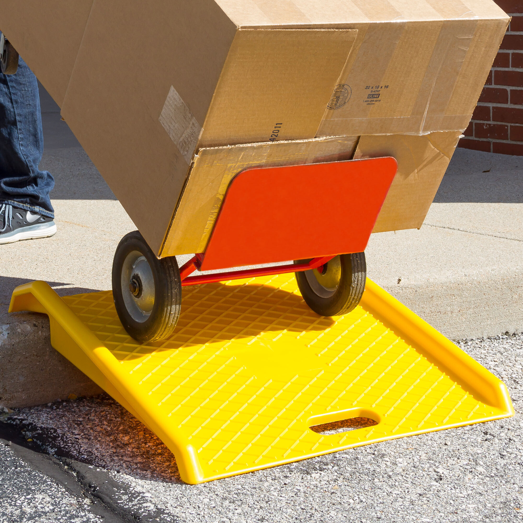 Guardian, 27in. L x 27in. W Polyethylene Plastic Curb Ramp, Max. Ramp Length 27 in, Surface Width 27 in, Total Capacity 800 lb, Model# CR-2727
